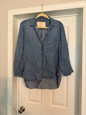 Bella Dahl Denim-Style Button-Down in Faded Blue with Subtle Cheetah Print